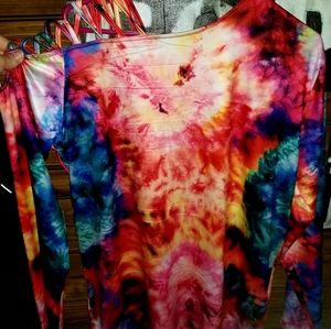 👚 NWOT Beautiful tye dye silky shirt!